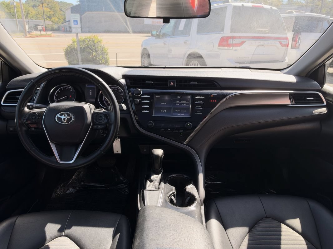 Used 2018 Toyota Camry SE w/ Moonroof Package FWD image 17
