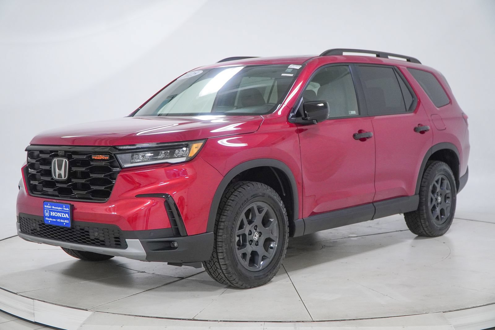 Certified 2025 Honda Pilot TrailSport image 4