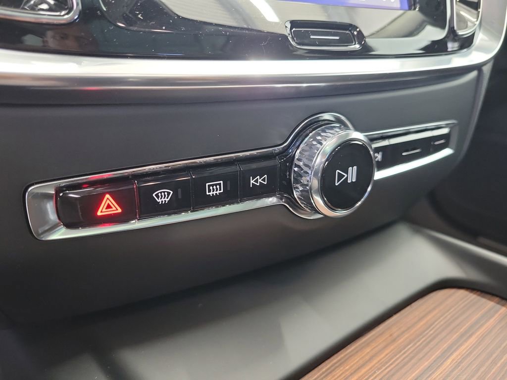 New 2026 Volvo V60 B5 Cross Country Plus w/ Protection Package Premier image 29