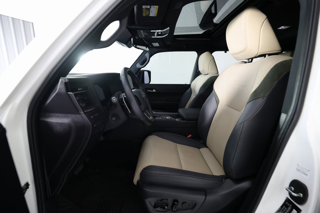 Used 2024 Lexus GX 550 image 15