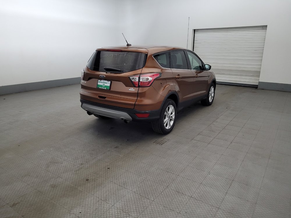 Used 2017 Ford Escape SE w/ SE Cold Weather Package FWD image 9