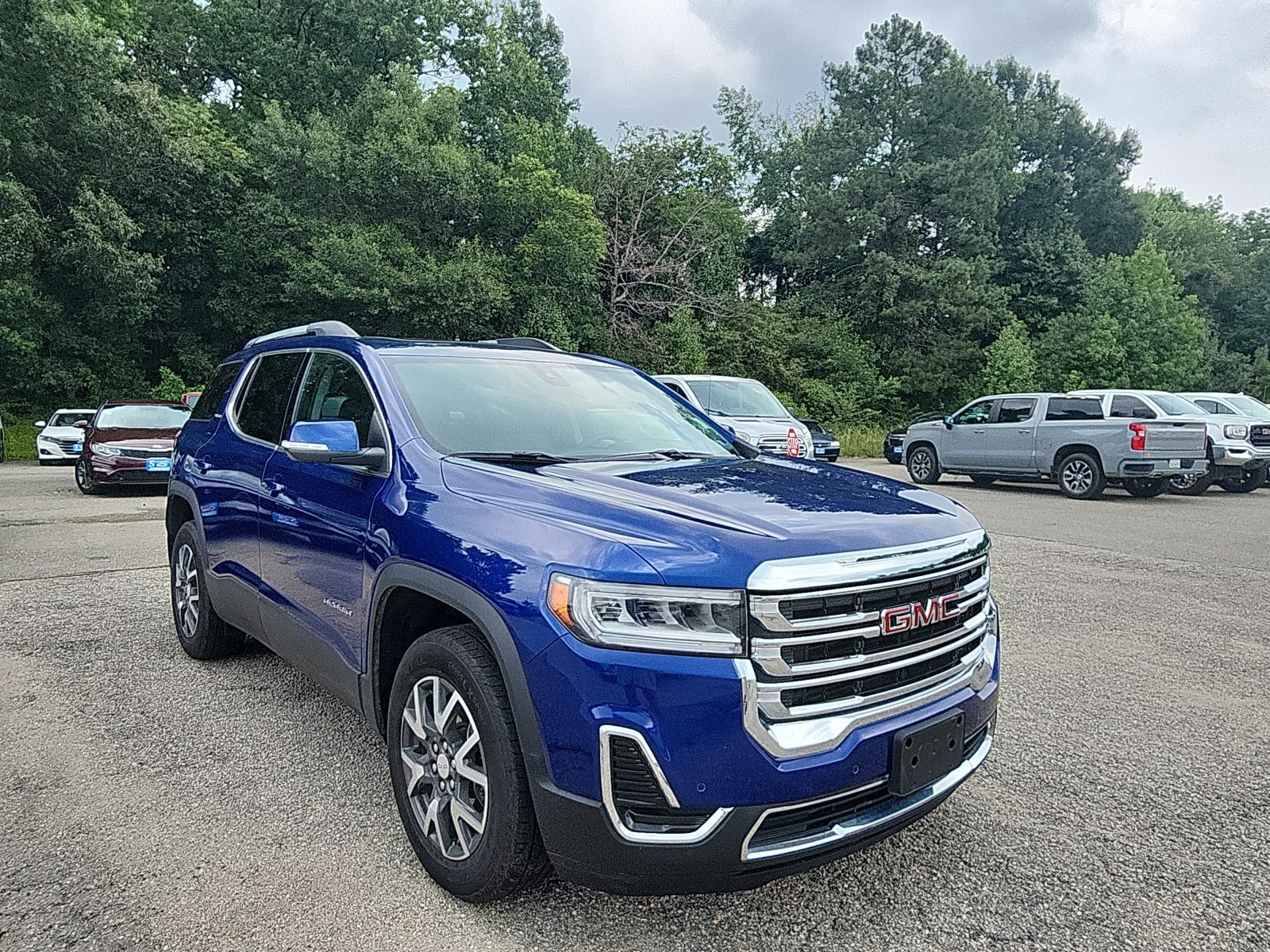 Used 2023 GMC Acadia SLE w/ Driver Convenience Package FWD image 7