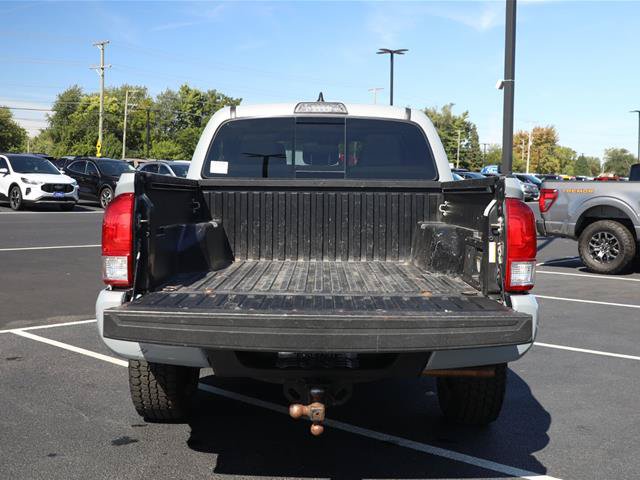 Used 2019 Toyota Tacoma TRD Sport AWD/4WD image 5