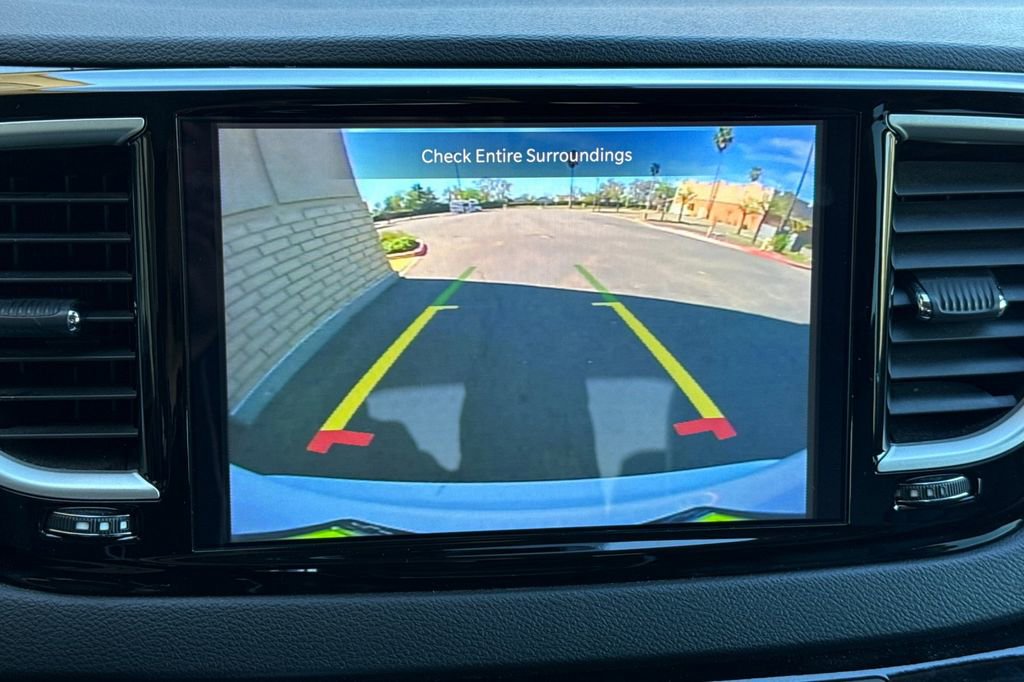 Used 2024 Chrysler Pacifica Touring-L image 30