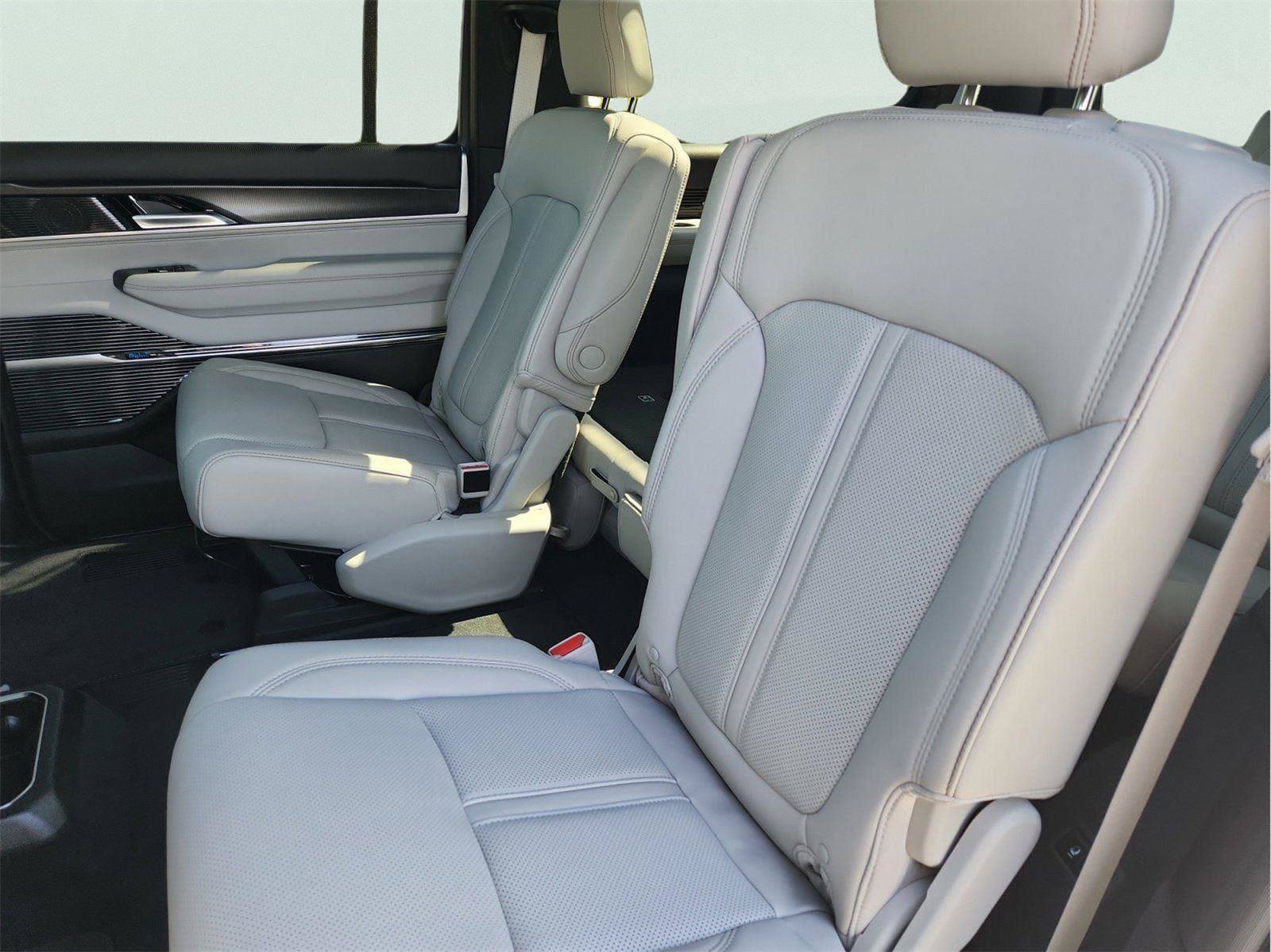 New 2026 Jeep Grand Wagoneer Summit w/ Premium Group III AWD/4WD image 13