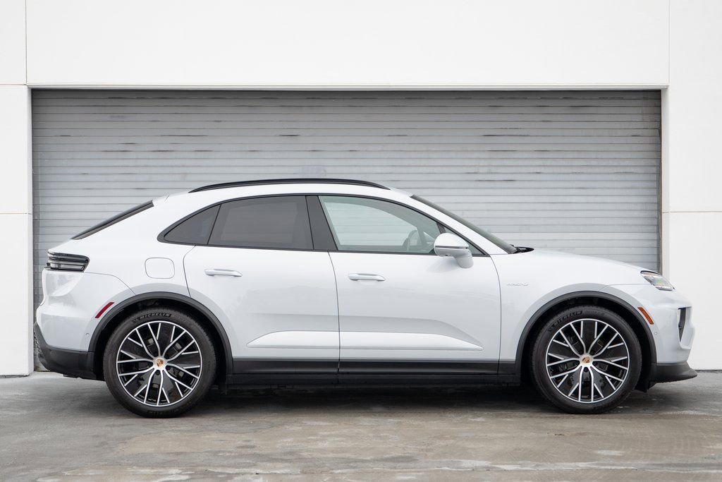 Certified 2025 Porsche Macan Electric RWD image 8
