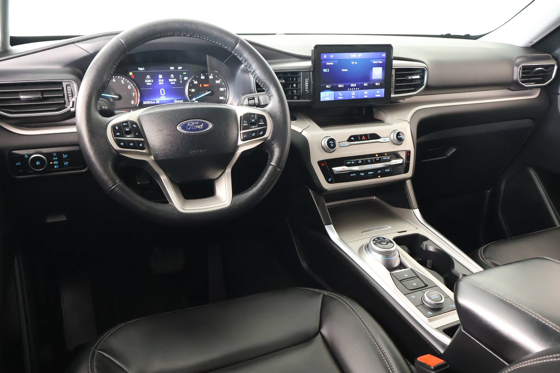 Used 2024 Ford Explorer XLT w/ Equipment Group 202A AWD/4WD image 2