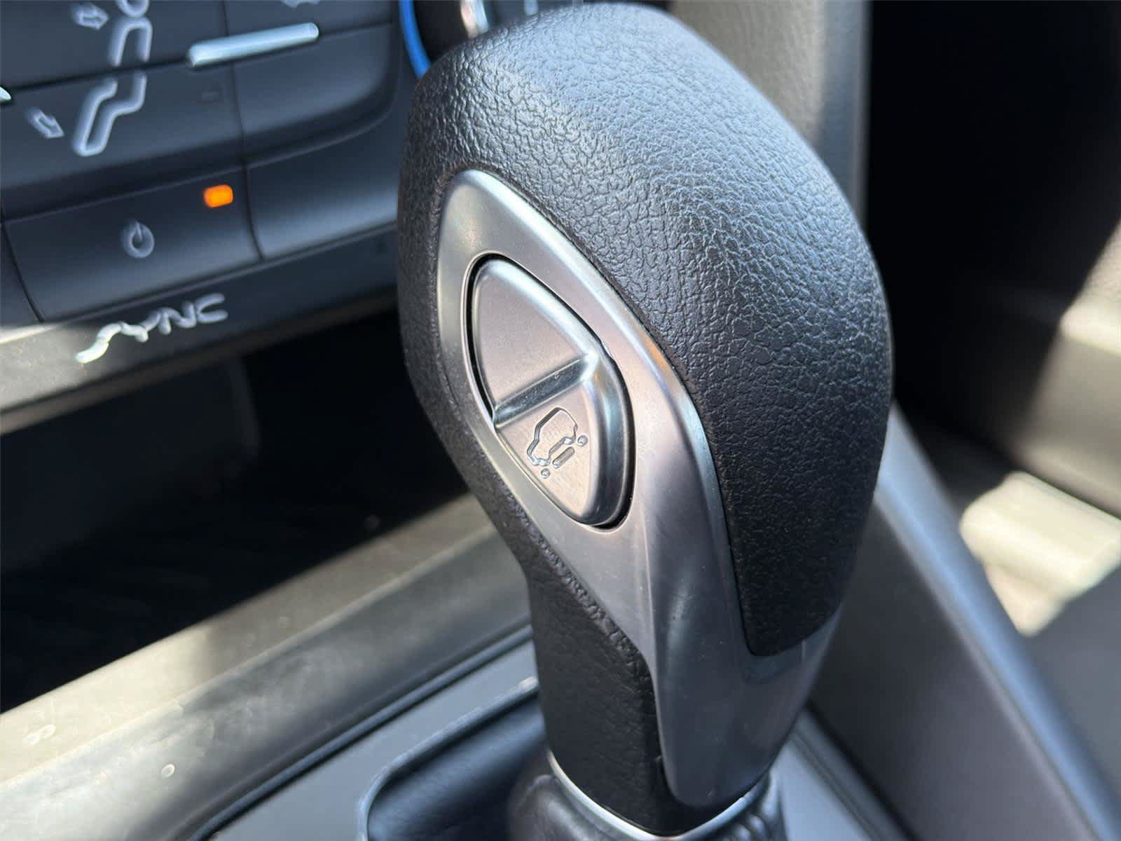 Used 2018 Ford Focus SE w/ SE Appearance Package FWD image 36