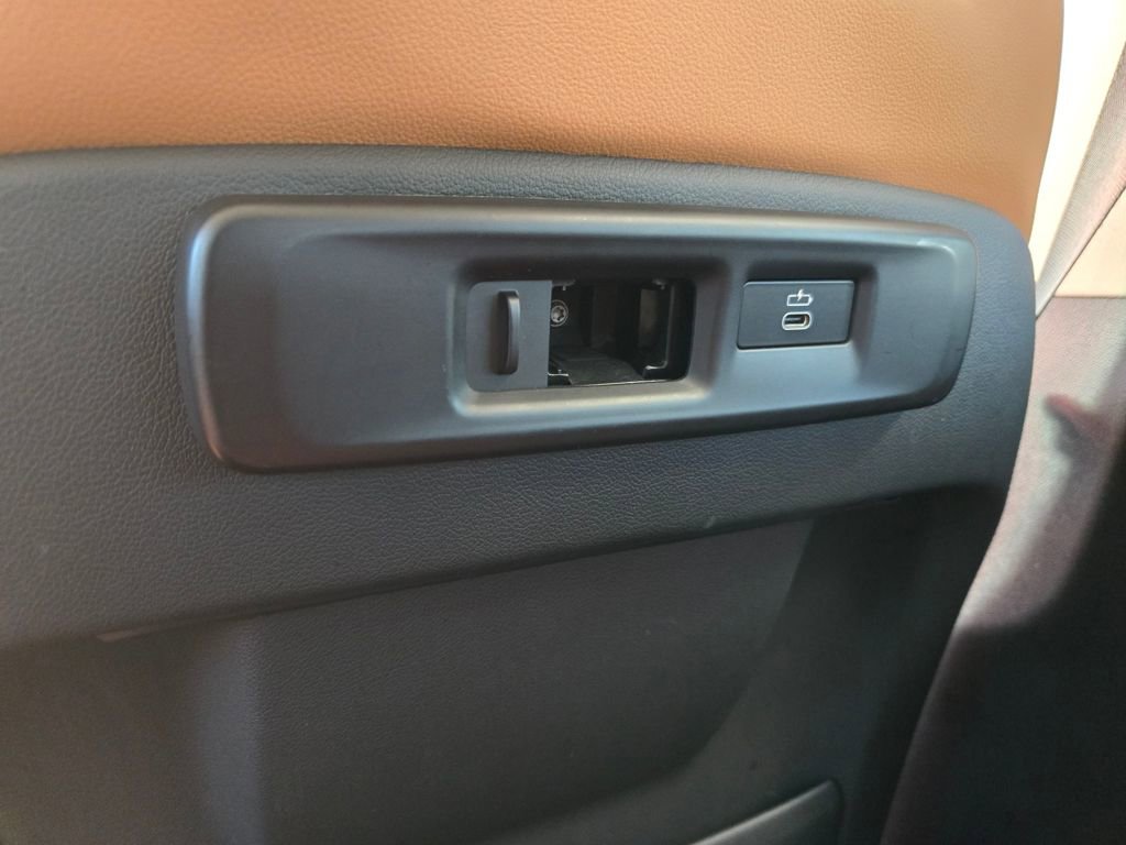 Used 2021 BMW X7 xDrive40i w/ Premium Package image 27