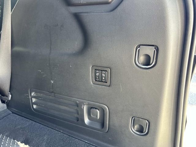 Used 2023 Chevrolet Traverse High Country AWD/4WD image 17