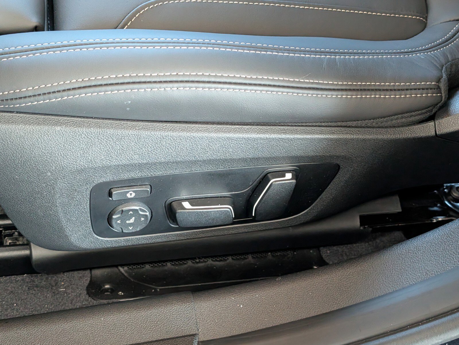 New 2026 BMW M340i xDrive w/ Premium Package image 12