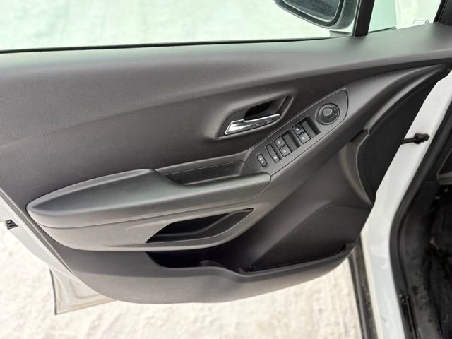 Certified 2021 Chevrolet Trax LS w/ Tint and Cruise Package image 16