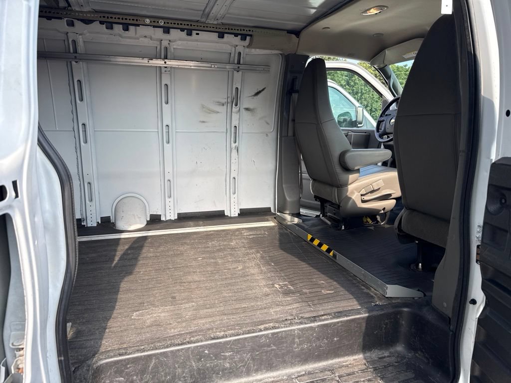 Used 2021 Chevrolet Express 3500 Extended w/ Driver Convenience Package RWD image 10