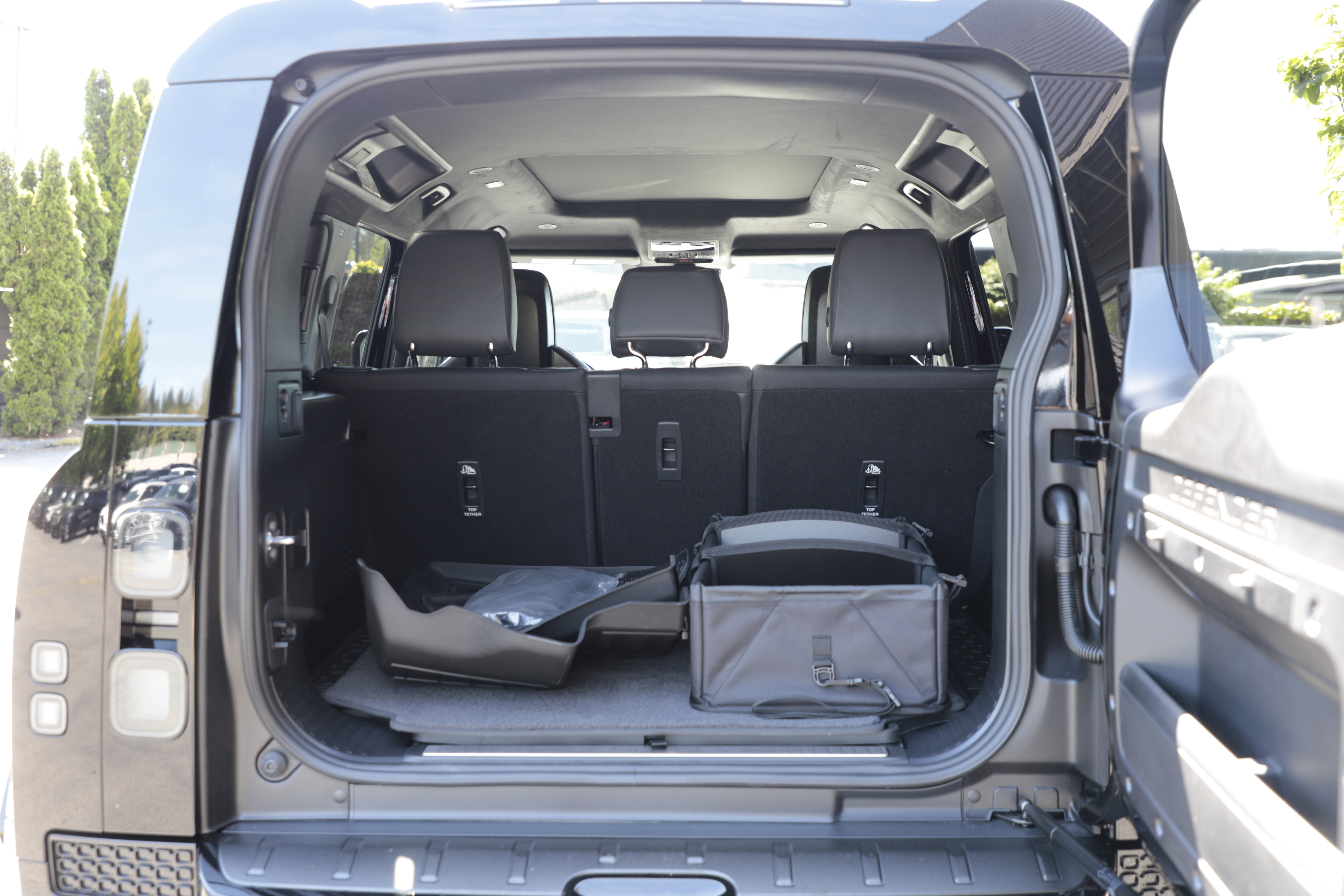 New 2026 Land Rover Defender 110 OCTA AWD/4WD image 16