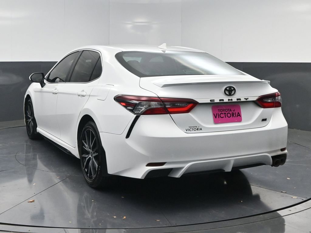 Used 2024 Toyota Camry SE image 2