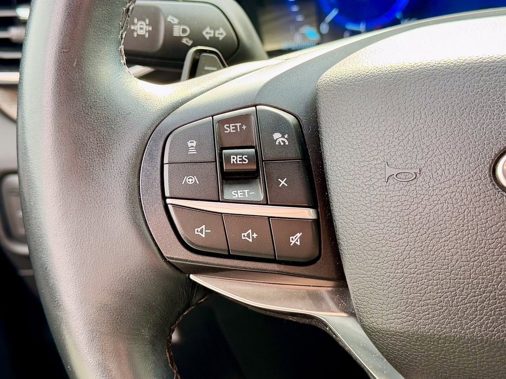 Certified 2020 Ford Explorer Platinum w/ Premium Technology Package image 31