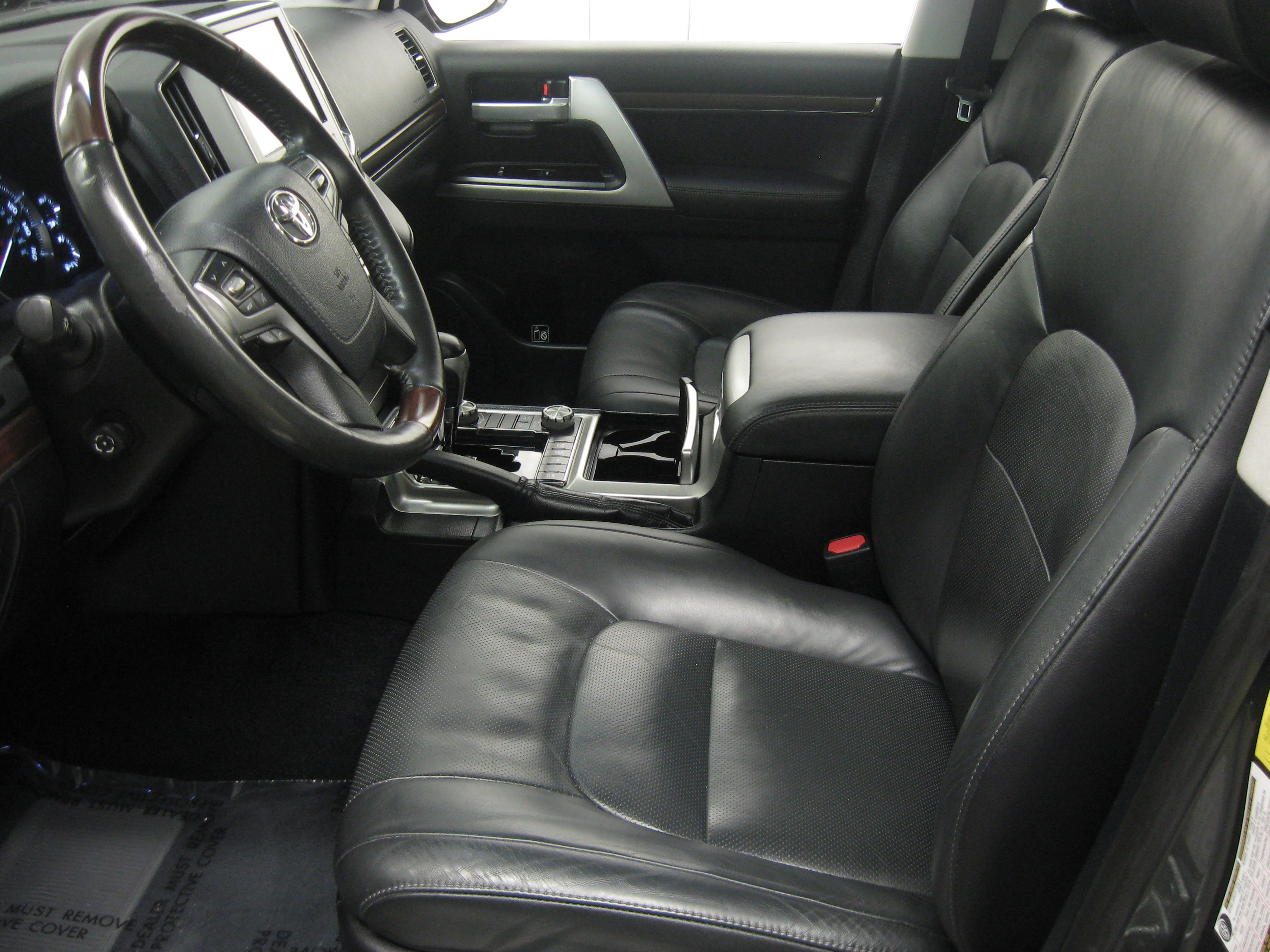 Certified 2017 Toyota Land Cruiser image 12