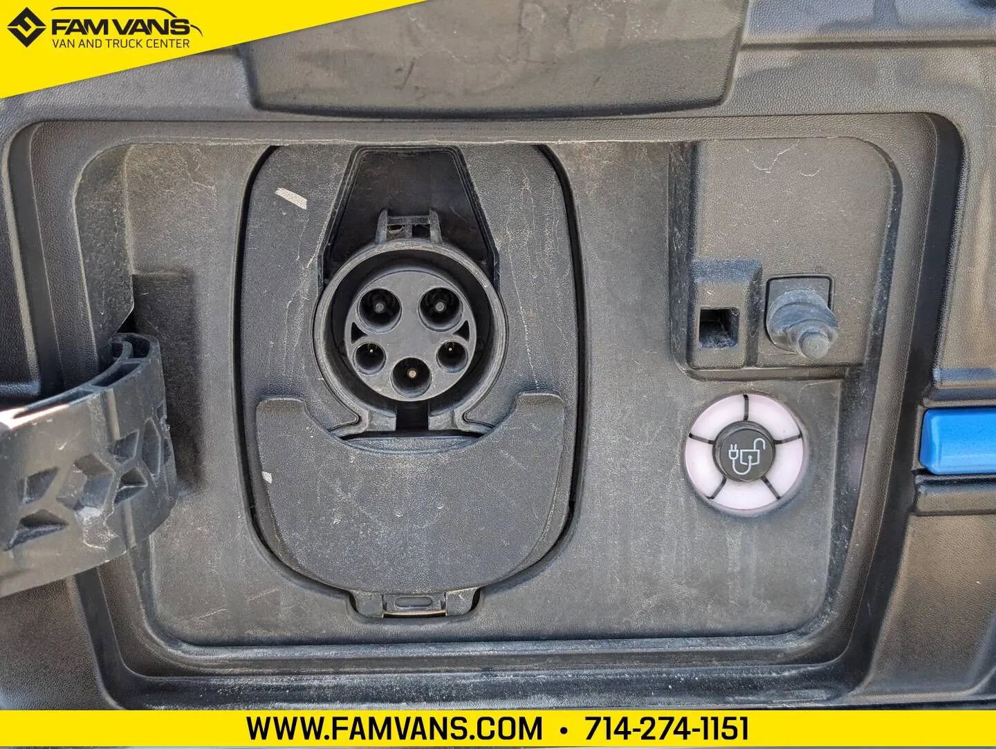 Used 2022 Ford E-Transit 148 High Roof Extended RWD image 4
