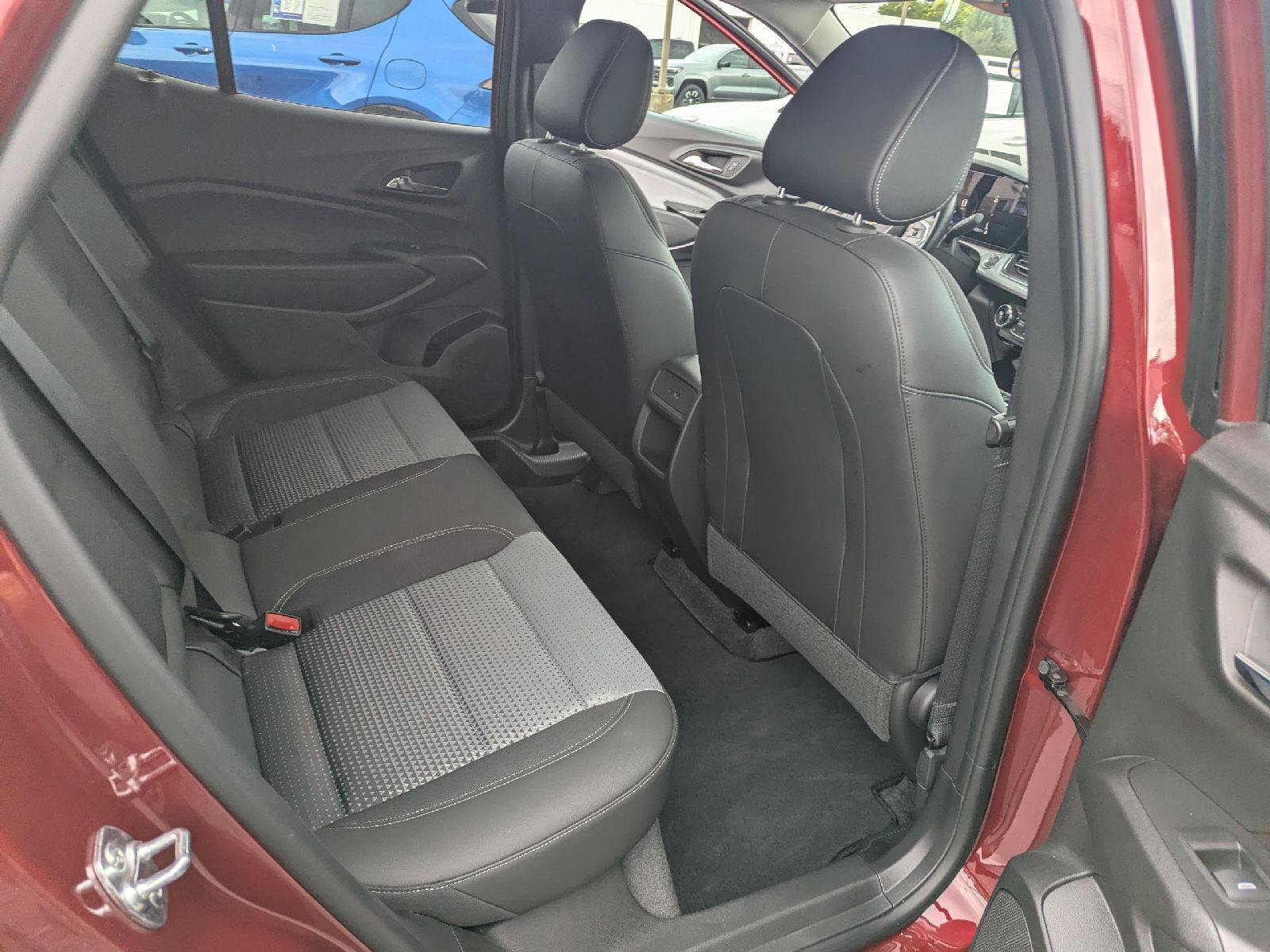 Used 2025 Chevrolet Trax LT w/ Driver Confidence Package FWD image 29