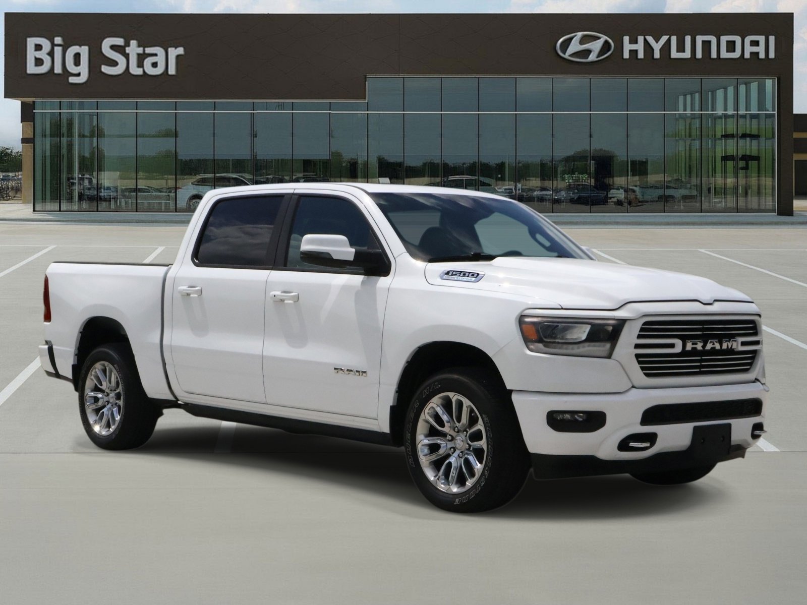 Used 2024 RAM 1500 Laramie AWD/4WD image 6