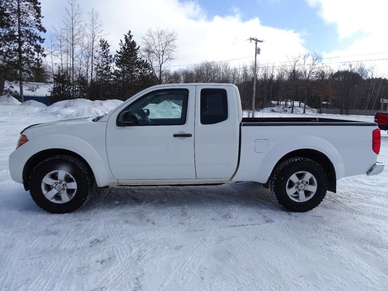 Used 2013 Nissan Frontier SV image 5
