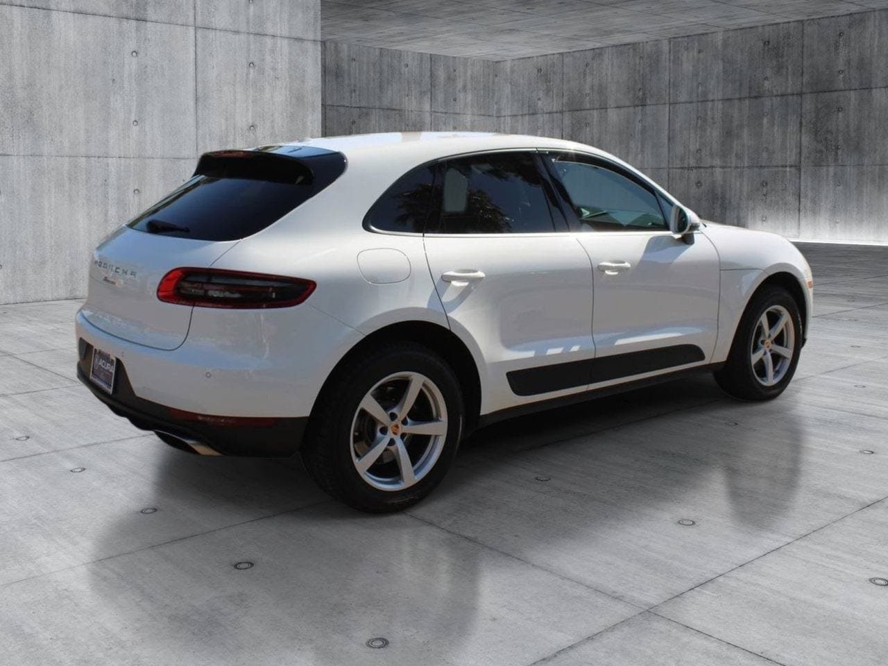 Used 2017 Porsche Macan AWD/4WD image 5