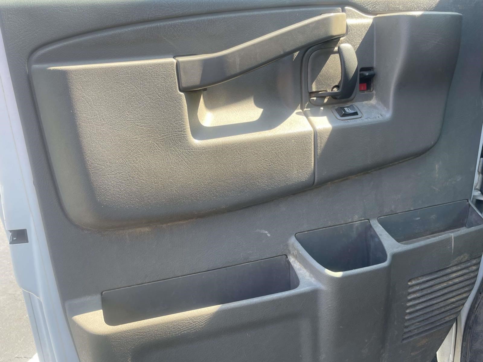 Used 2019 Chevrolet Express 2500 w/ Driver Convenience Package RWD image 12