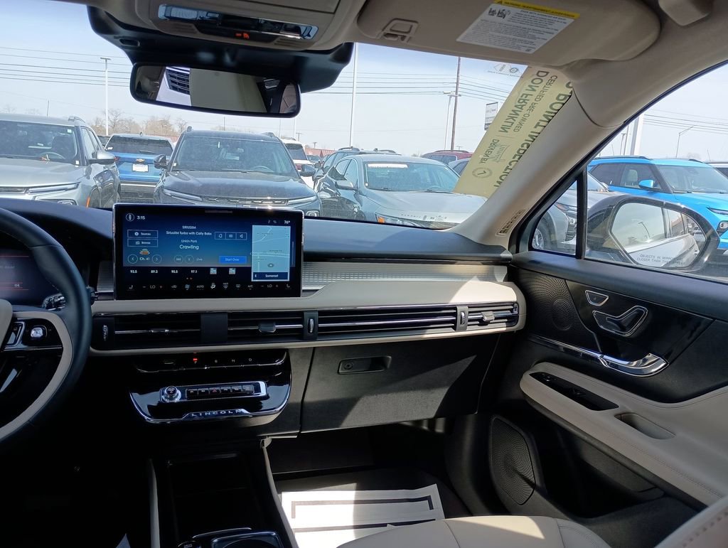 Used 2025 Lincoln Corsair FWD image 11