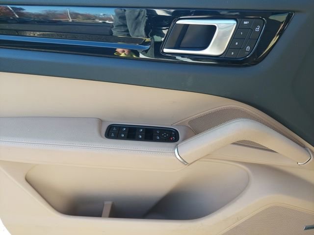 Used 2023 Porsche Cayenne Platinum Edition image 35