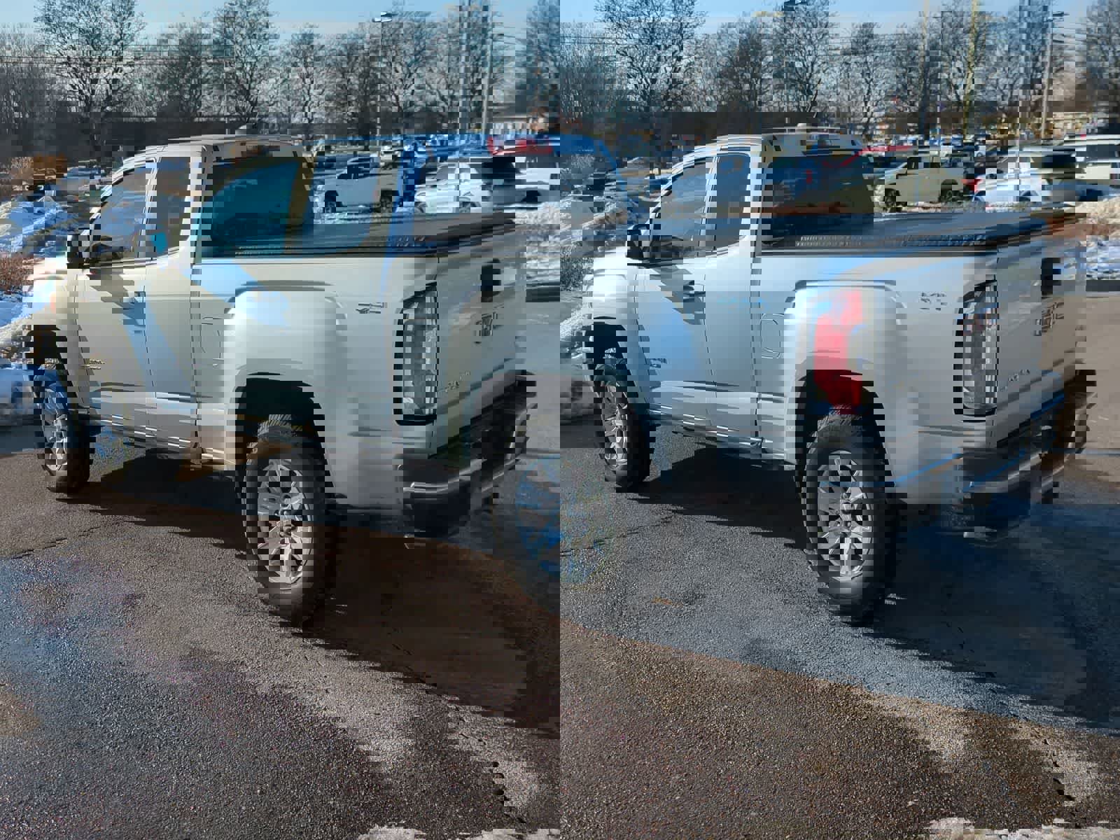 Used 2015 GMC Canyon SLE image 6