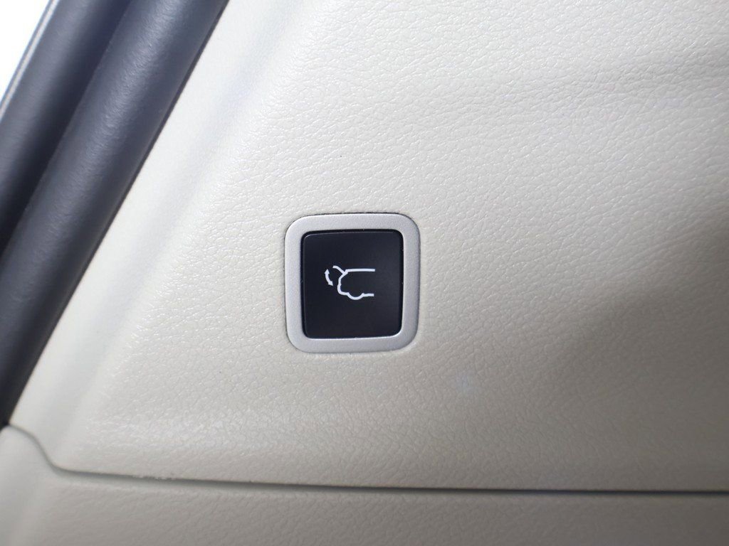 Used 2023 Chrysler Pacifica Limited image 26