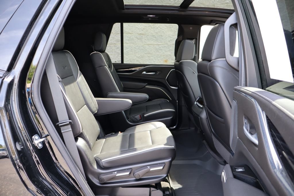 Used 2024 Cadillac Escalade Sport w/ Touring Package AWD/4WD image 37