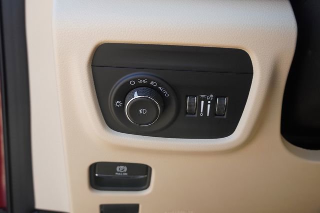 New 2025 Jeep Grand Cherokee L Limited w/ Luxury Tech Group II RWD image 23