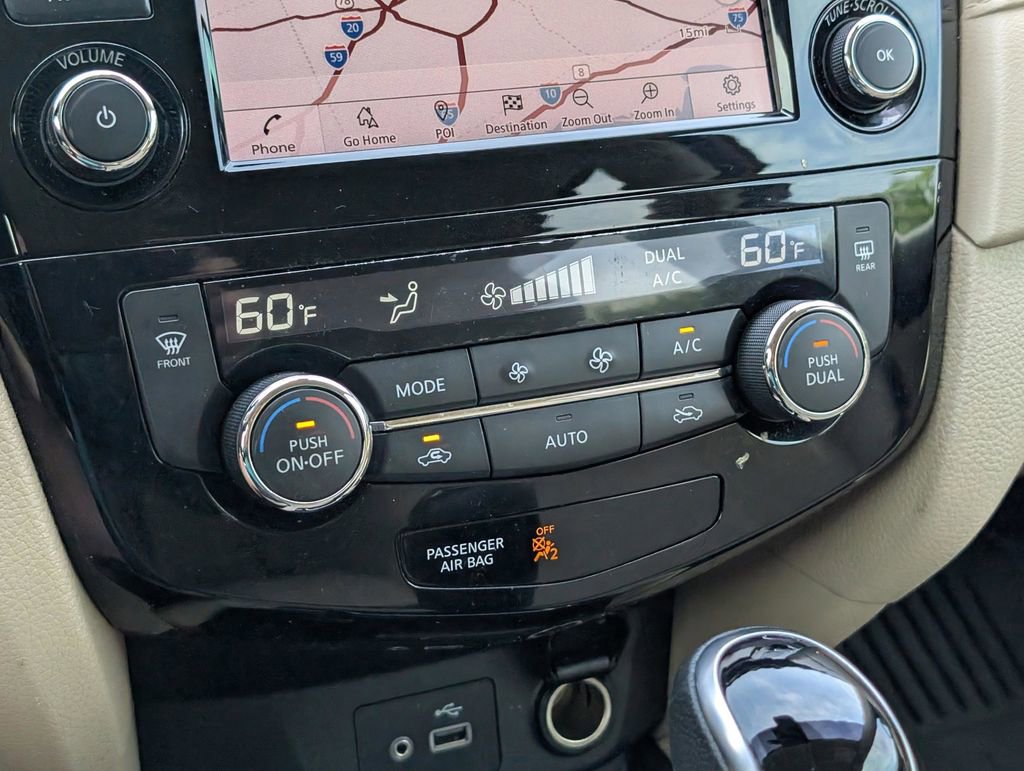 Used 2019 Nissan Rogue SV w/ Premium Package FWD image 28