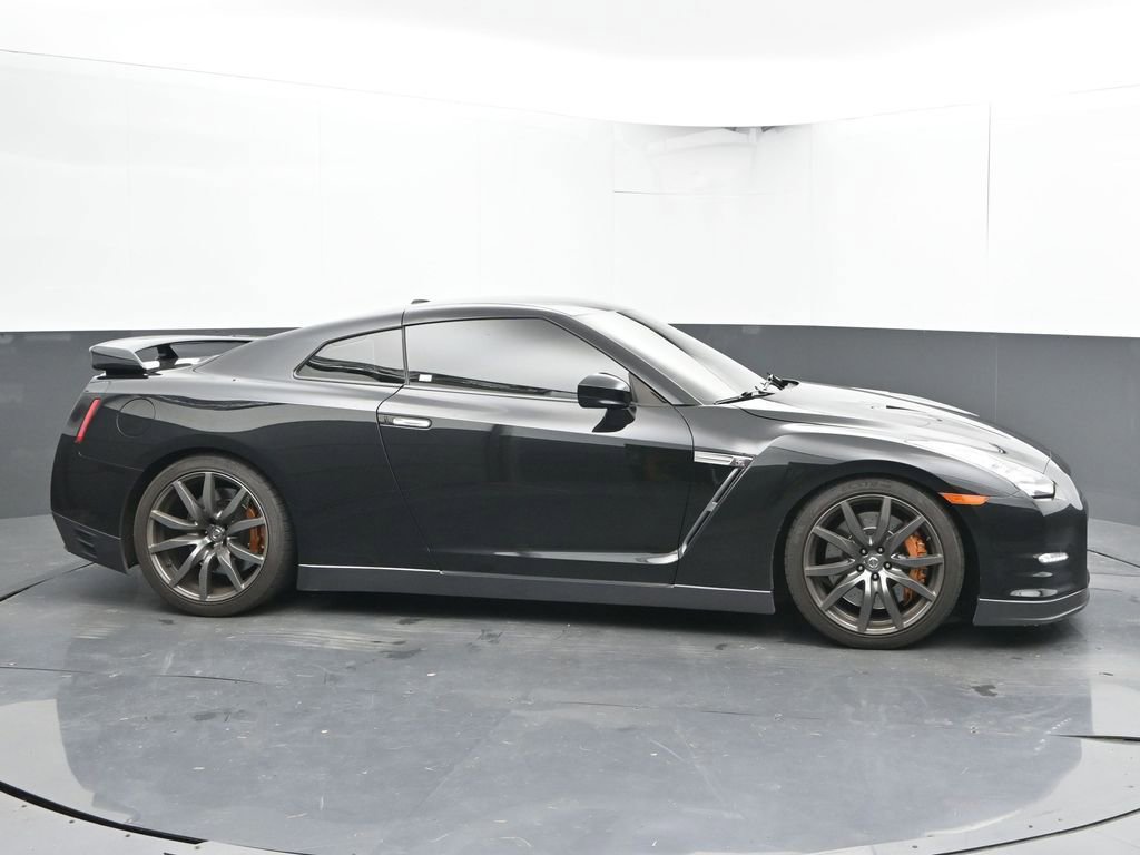 Used 2014 Nissan GT-R Premium image 11