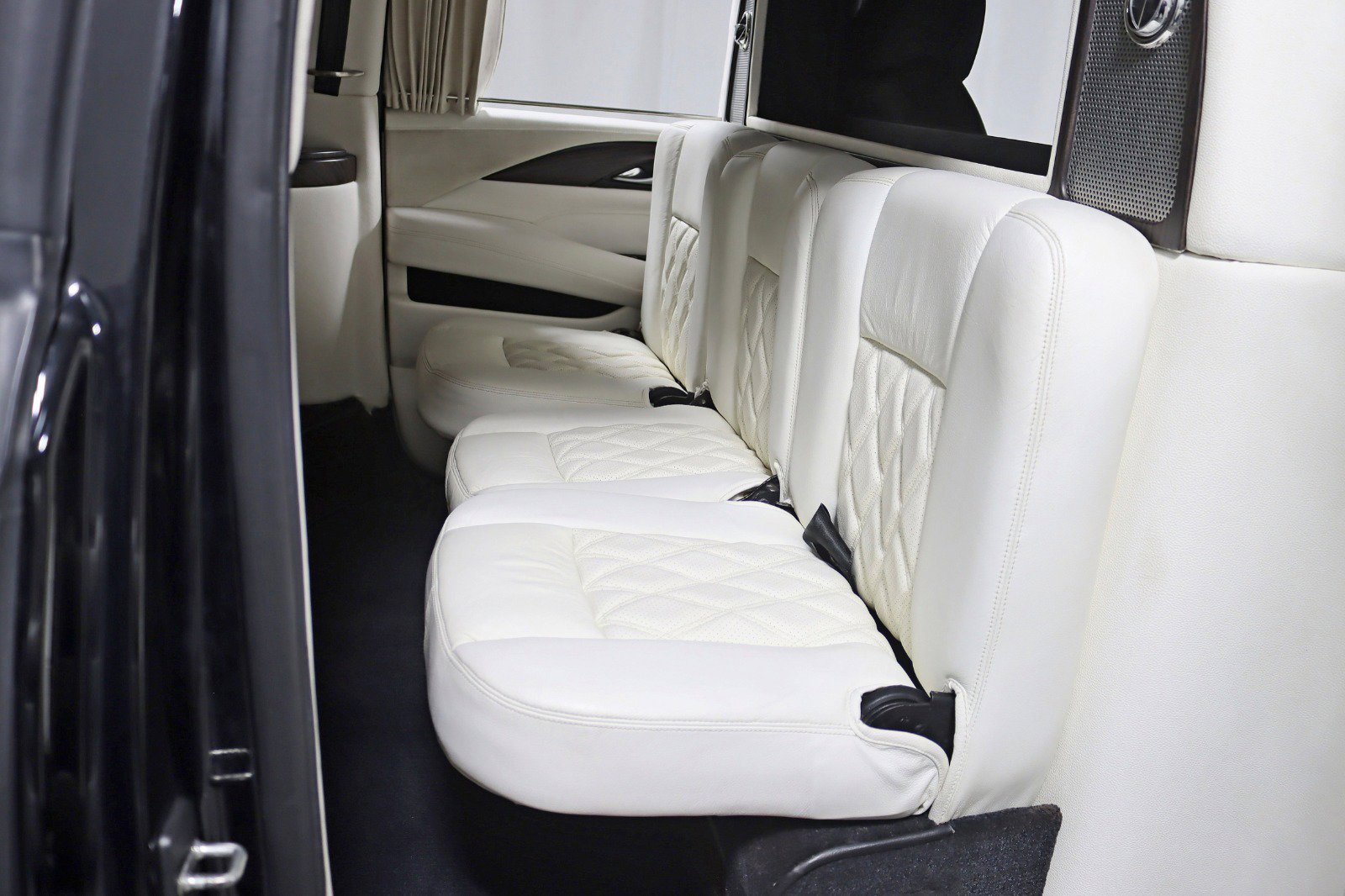 Used 2017 Cadillac Escalade ESV Luxury image 28