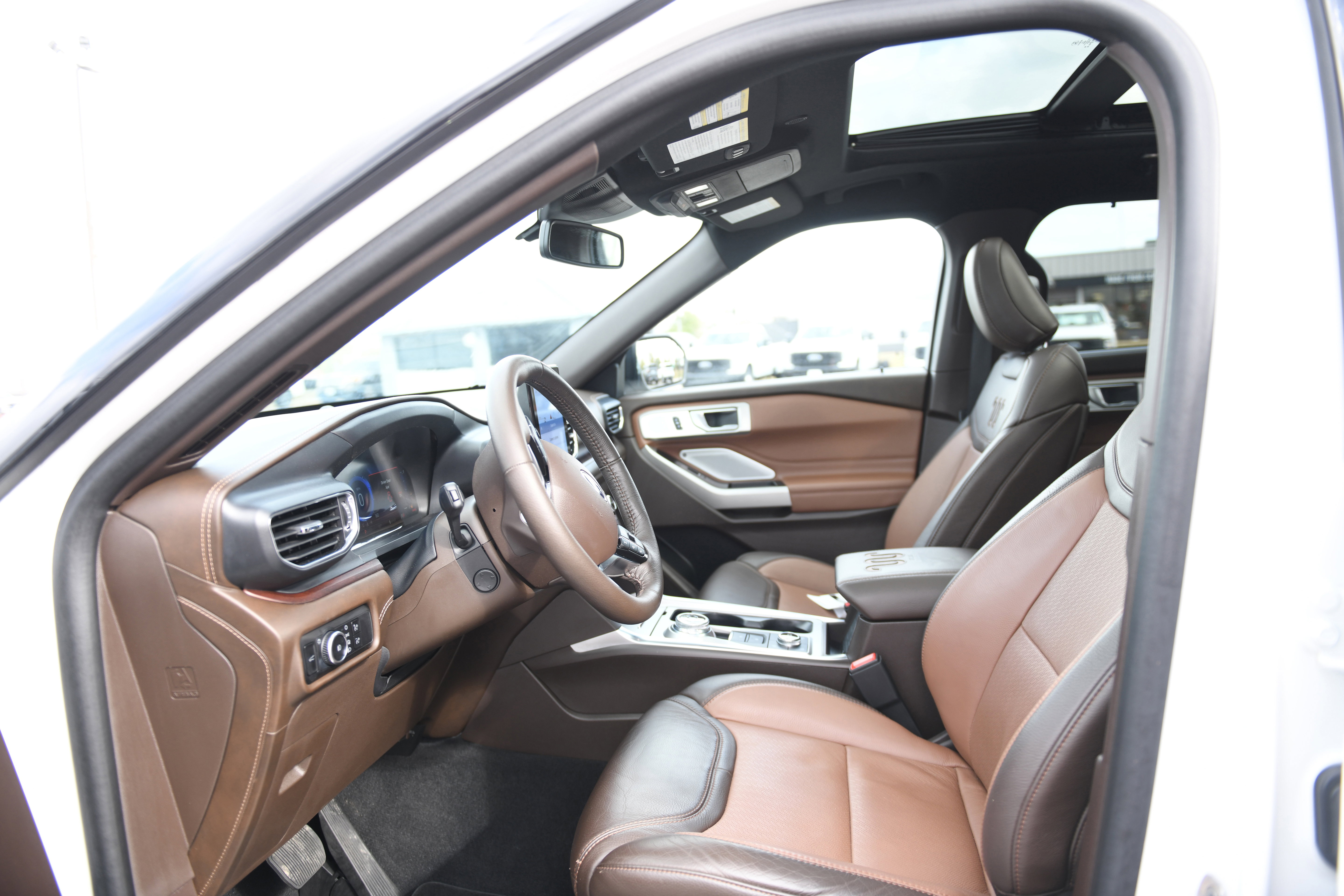 Used 2024 Ford Explorer King Ranch w/ Technology Package image 18