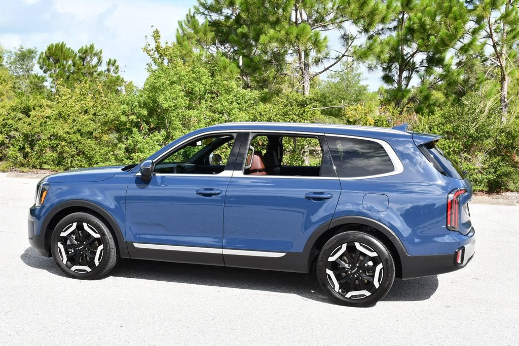 Used 2023 Kia Telluride EX FWD image 4