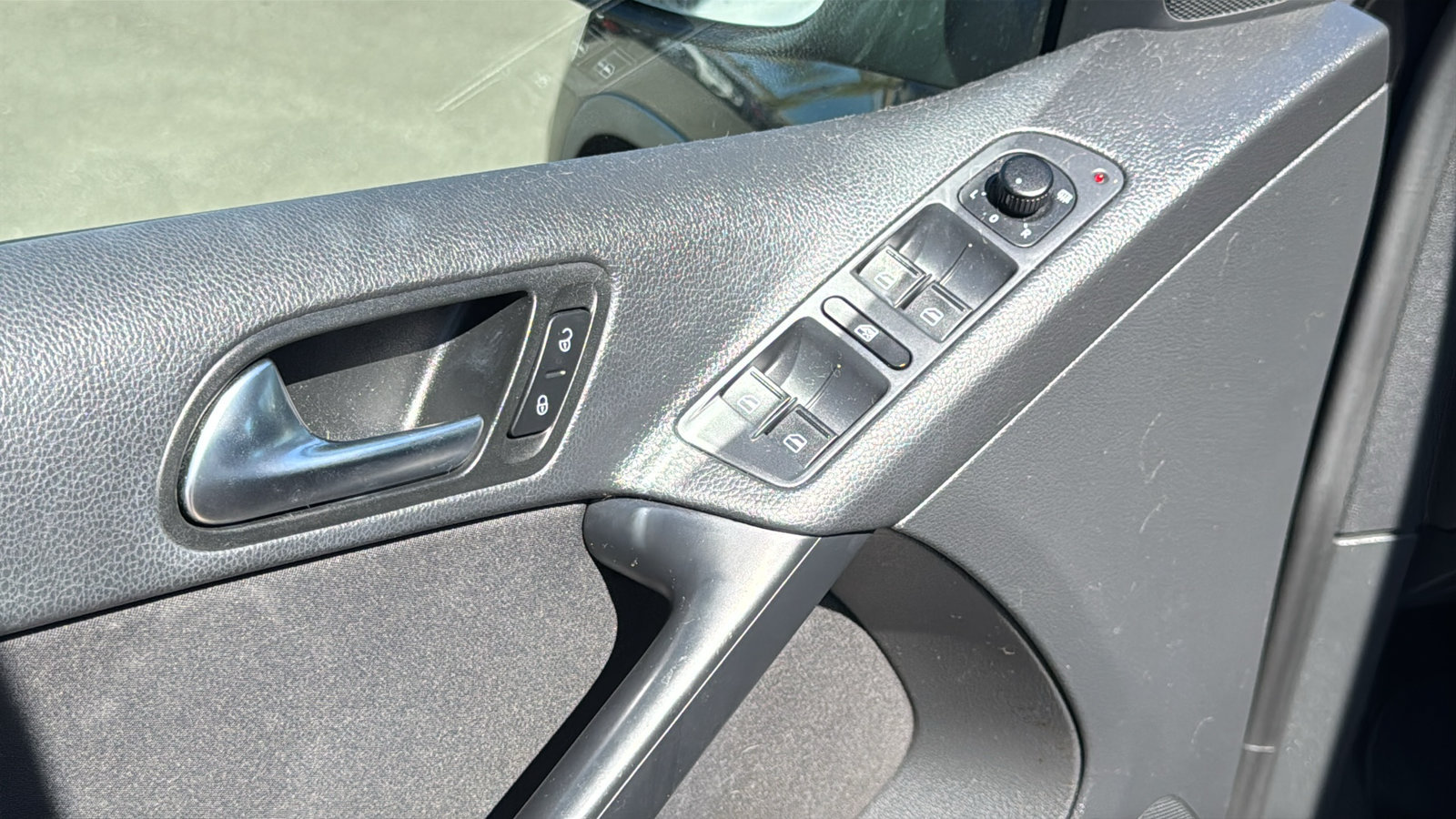 Used 2015 Volkswagen Tiguan S FWD image 15