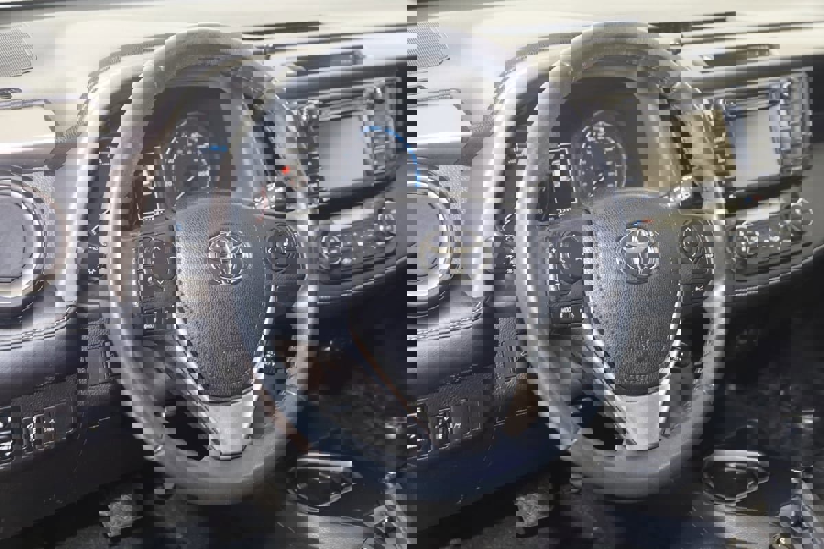 Used 2017 Toyota RAV4 XLE image 6