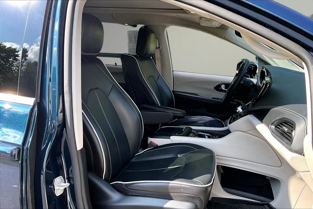 Used 2023 Chrysler Pacifica Limited w/ Uconnect Theater Family Group AWD/4WD image 29