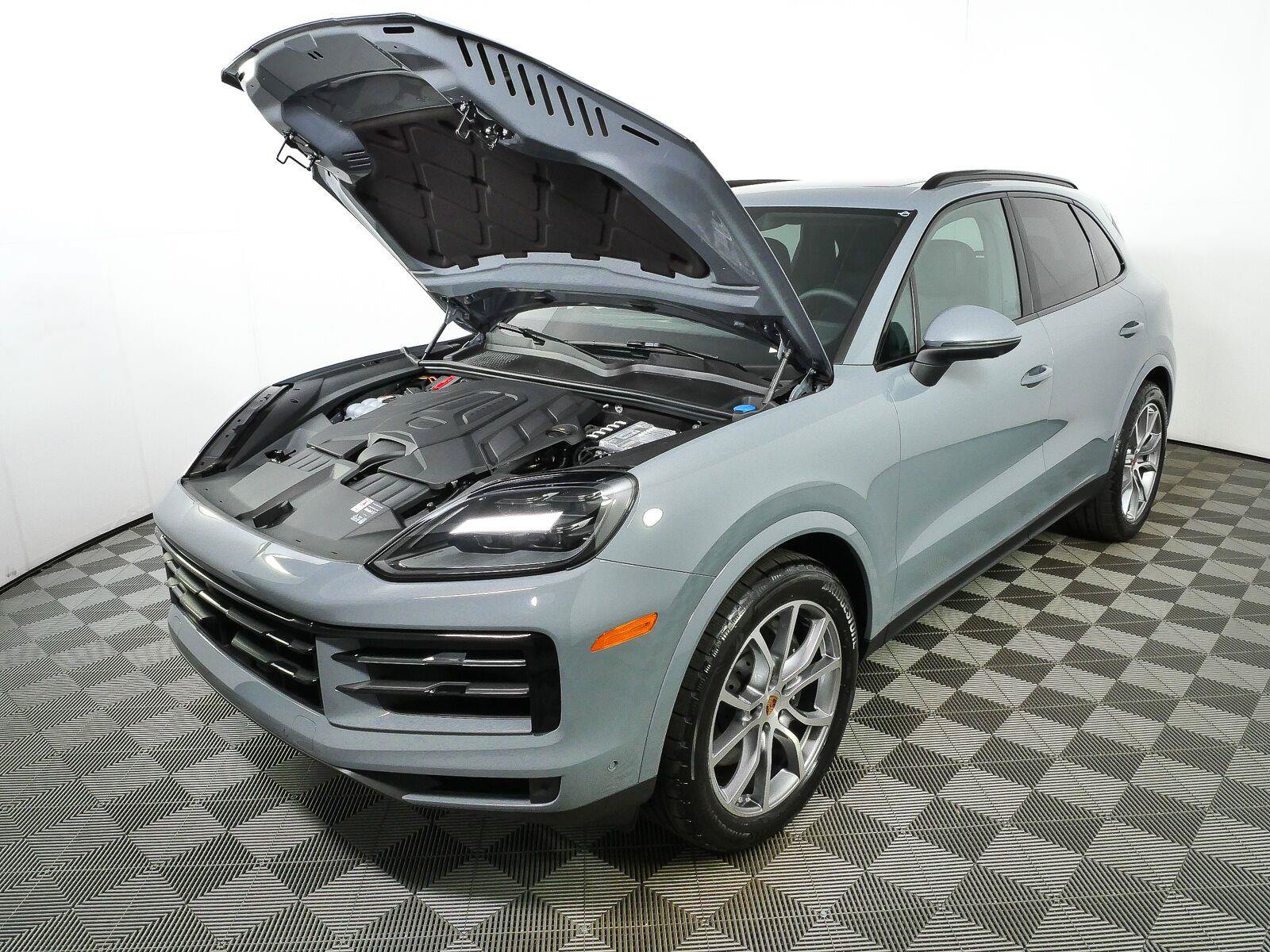 New 2026 Porsche Cayenne AWD/4WD image 32