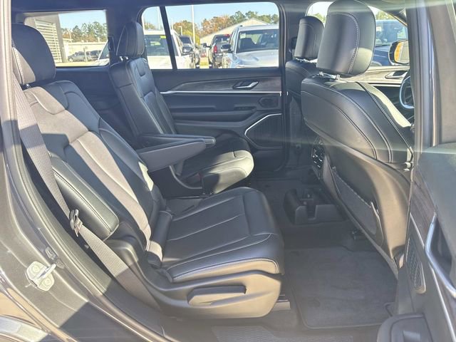 Used 2025 Jeep Grand Cherokee L Limited w/ Black Appearance Package image 8