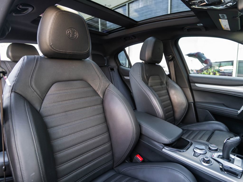 Used 2024 Alfa Romeo Stelvio Veloce image 18
