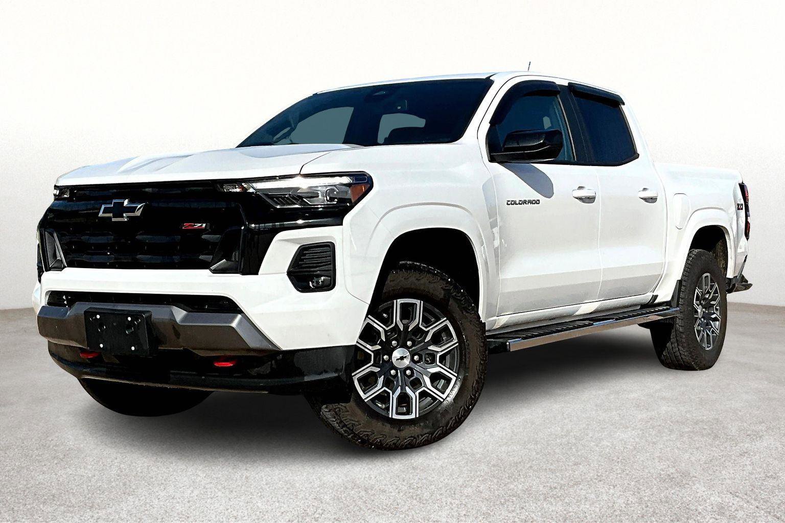 Used 2024 Chevrolet Colorado Z71 w/ Z71 Convenience Package 2