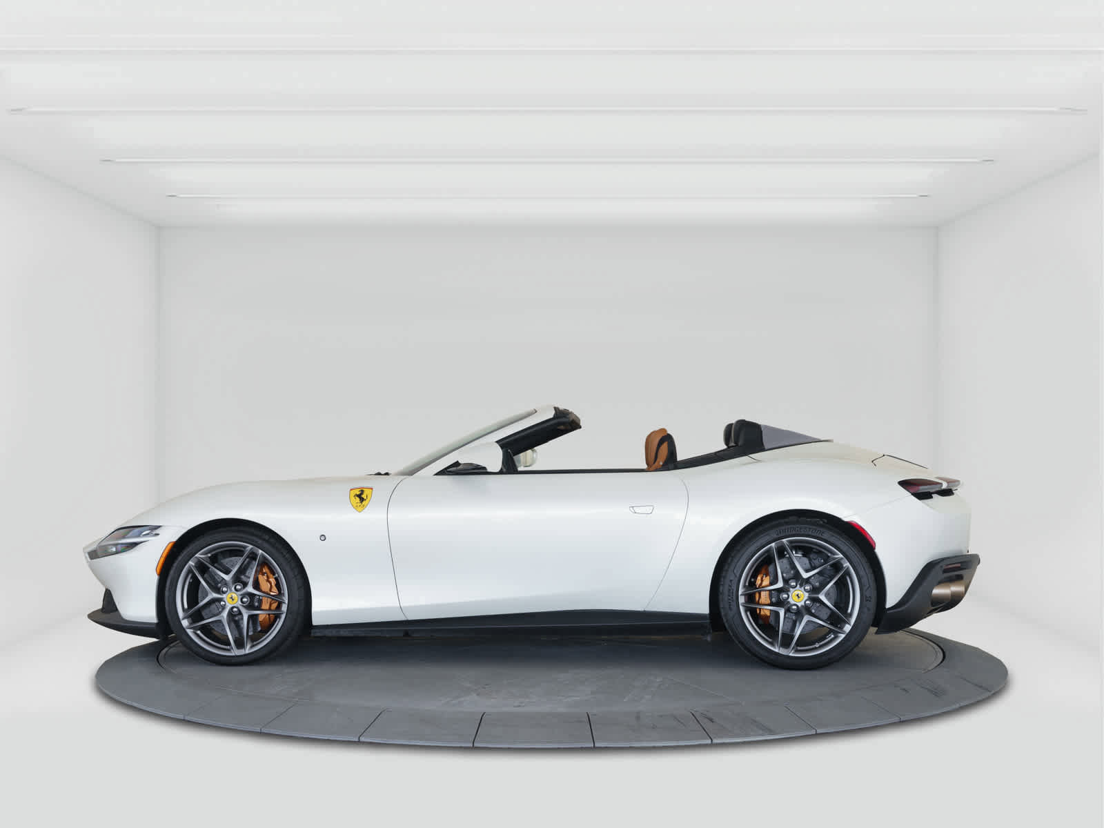 Used 2024 Ferrari Roma Spider image 2