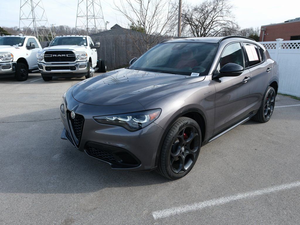 Used 2024 Alfa Romeo Stelvio Veloce image 11