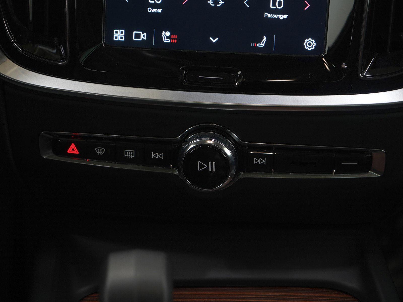 Used 2025 Volvo V60 B5 Cross Country Plus image 19