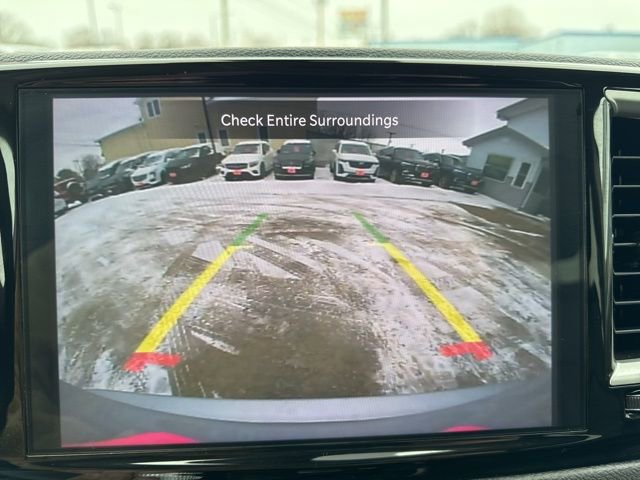 Used 2024 Chrysler Pacifica Touring-L image 3