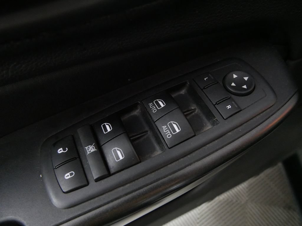 Used 2020 Jeep Cherokee Trailhawk w/ Cold Weather Group AWD/4WD image 16